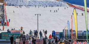 新疆新源县那拉提国际滑雪场开门迎客