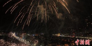 烟火齐放 新疆各地“花样”迎跨年时刻