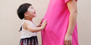 专家解读！产妇感染新冠还能自然分娩吗？转阴后为什么总觉得累？感染10天还有症状是后遗症吗？