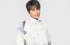 为网红站台，被调侃为“花童”，凭本事赚钱的陈志朋，为何掉价？