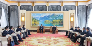 陈小江艾尔肯·吐尼亚孜会见国家烟草专卖局局长张建民