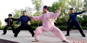 做自己健康的第一责任人 新疆“健康达人”滑雪太极动静两相宜