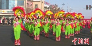 （新春走基层）新疆玛纳斯县：社火“耍”出幸福年味