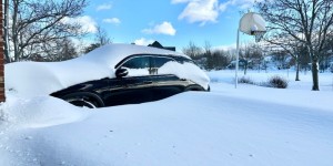 美国101号公路部分道路无限期封闭，气象局发“危险驾驶”警告！至少71人遇难，26岁男子为给孕妻买食物死在街头