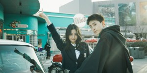 敖瑞鹏 戚砚笛环球打卡胶片照八宫格来了，帅哥美女同框好甜……