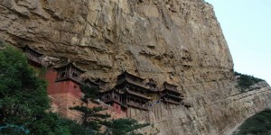 1400年悬在半空的中国名寺，与比萨斜塔齐名，被《时代》评为“全球十大奇险建筑”！