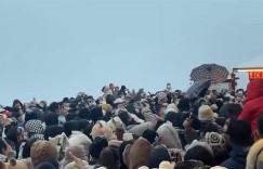 集体怒喊“退票”！河南一景区大量游客滞留山上？官方回应！元旦假期国内旅游收入265.17亿元，恢复至2019年同期的35.1%