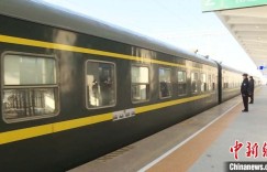 新疆和若铁路首次投入春运