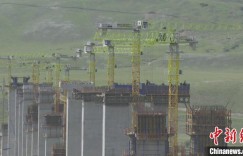 新疆那巴公路抢抓夏季施工“黄金期” 多措并举保障沿线生态环境