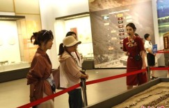 网络名人新疆行走进伊犁 实拍多彩新疆