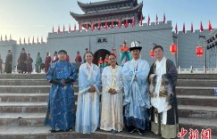 中亚媒体人在新疆吉木萨尔县参加端午节庆祝活动