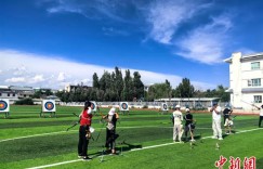 新疆伊犁射箭少年：愿梦想“正中靶心”