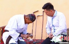 在新疆和田，曲棍球何以经久不衰？