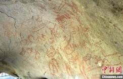 新疆阿勒泰岩画：千里画廊中的历史印记