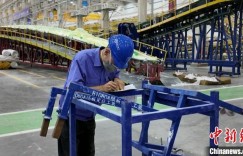 （我家这一年）新疆农村青年：新能源给家庭带来巨变