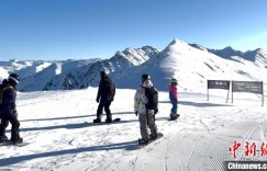 冰雪经济“热力”不断 赴阿勒泰航线热度上升