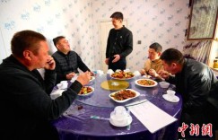 新疆“95后”大学生返乡创业记：“酒香也得吆喝”