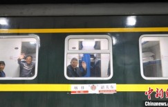 广东省开出今年首趟入疆“银发专列”