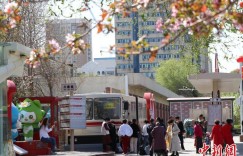 “八楼的2路汽车”回归乌鲁木齐 复古公交成文旅新景