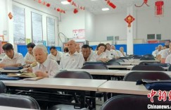 新疆七旬老党员：用百本日记记录村子半个多世纪变迁