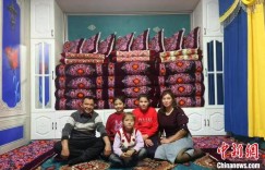 天山脚下新家园 新疆阿合奇县震后重建让村民过上新生活