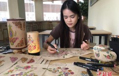 新疆“00后”姑娘：“非遗+文创”让传统文化“潮”起来