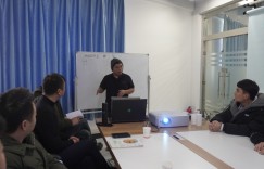 千万网红变身政协委员 带动本土主播“红”起来