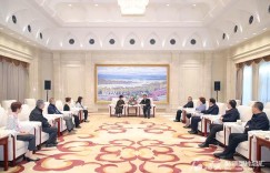 马兴瑞艾尔肯·吐尼亚孜会见洪秀柱一行