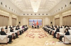 马兴瑞艾尔肯·吐尼亚孜会见柬埔寨国王西哈莫尼