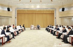 马兴瑞艾尔肯·吐尼亚孜会见欧洲国家旅行商代表团