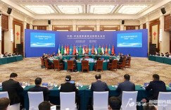 中国—中亚国家最高法院院长会议在乌鲁木齐举行