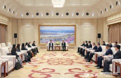 马兴瑞艾尔肯·吐尼亚孜会见新加坡卫生部部长王乙康