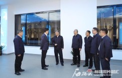 马兴瑞在克拉玛依市调研