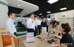 马兴瑞在自治区残联红十字会新疆贸促会调研