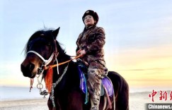 马背上的“铿锵玫瑰”