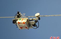 新疆电网首次应用机器人带电修补光缆