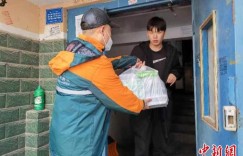 （新春走基层）投递员坚守一线为乌鲁木齐市民味蕾“保鲜”