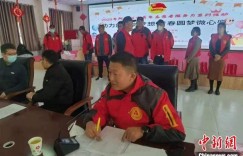 “80后”王龙：把“学习雷锋好榜样”传唱下去