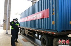 新疆阿拉山口首批跨境电商“1210”保税货物顺利通关