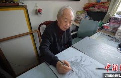 新疆八旬非遗传承人如何让板刻线画“永葆青春” ？