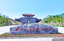 新疆打造首个楼体3D光影秀 唤醒古城“活力”