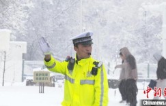 新疆阿勒泰市迎强降雪天气
