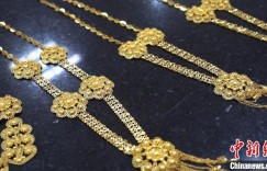 三十余年只干一件事 新疆匠人用“匠心”制黄金