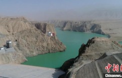 新疆车尔臣河大石门水利枢纽首次泄洪排沙