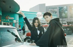 敖瑞鹏 戚砚笛环球打卡胶片照八宫格来了，帅哥美女同框好甜……