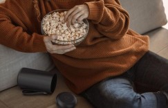 HTC新VR眼镜第一个细节曝光 具有房间跟踪功能