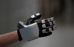 SenseGlove价值5000美元无线力反馈手套开始发货