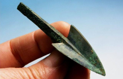 兵马俑不合常理的“高科技”箭镞，将刃部放大80倍后，才知有多牛