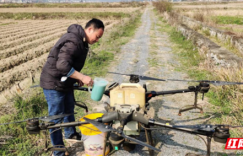 春耕进行时：高科技出动，无人机保护秧苗茁壮成长