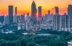 应“双管齐下”应对国际数字货币“双赛道竞争”格局